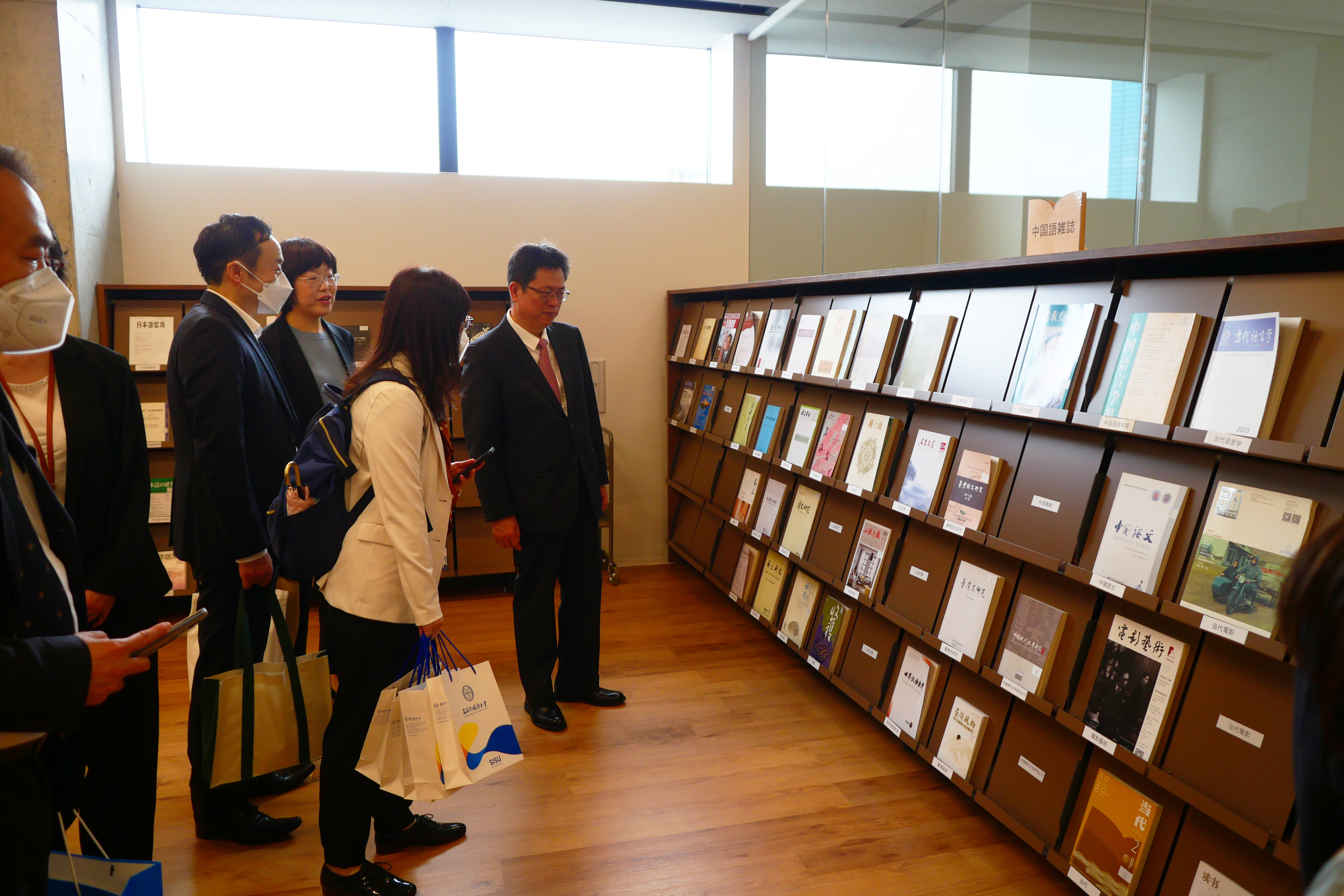 図書館3階での見学